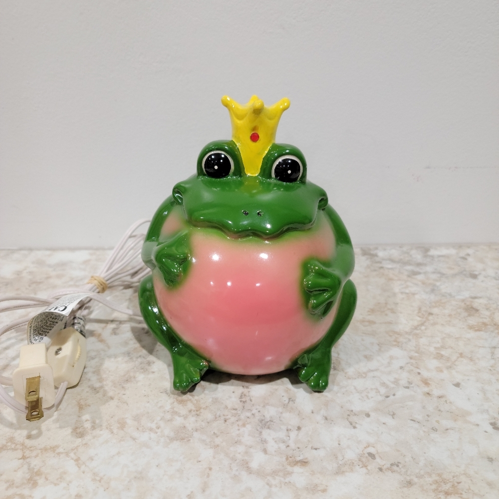 VINTAGE FROG PRINCE LAMP